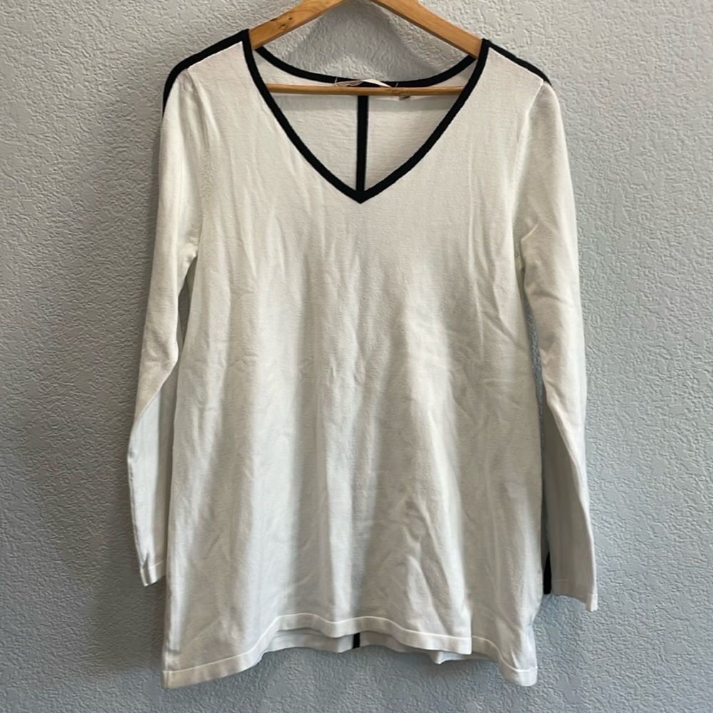 Soft Surroundings White V Neck Long Sleeve with Black Trim & Button Cuffs Small